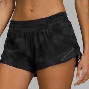 LULULEMON HOTTY HOT 2.5 shorts